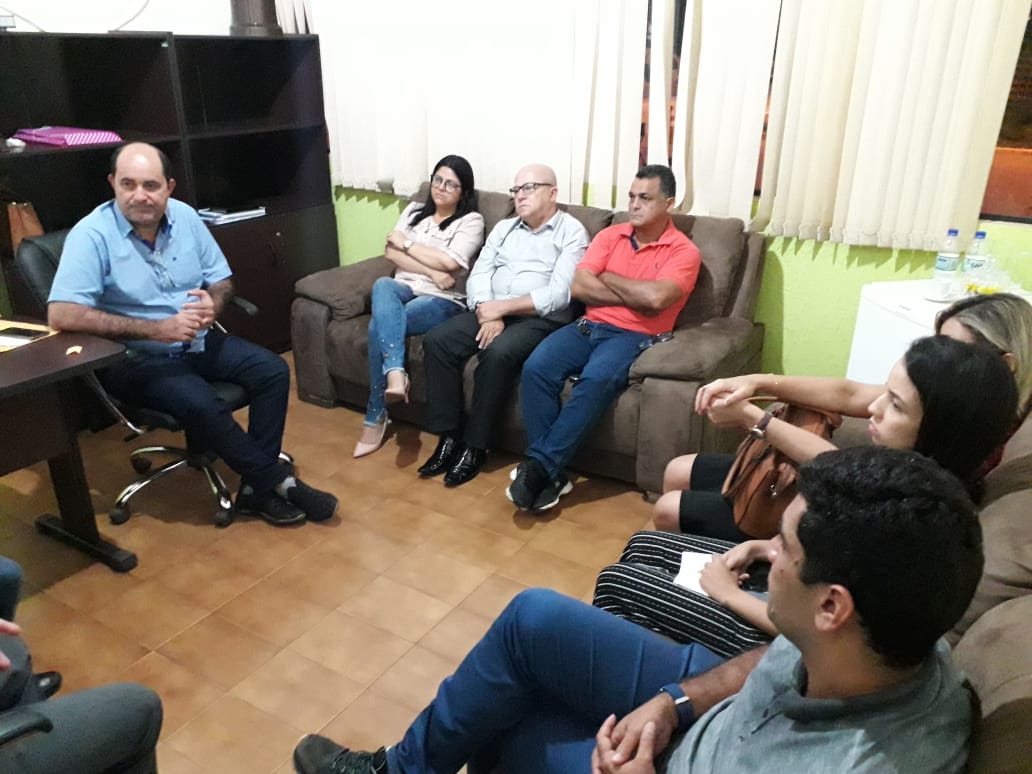 PREFEITO GEDEON BARROZ SE REUNE COM VEREADORES